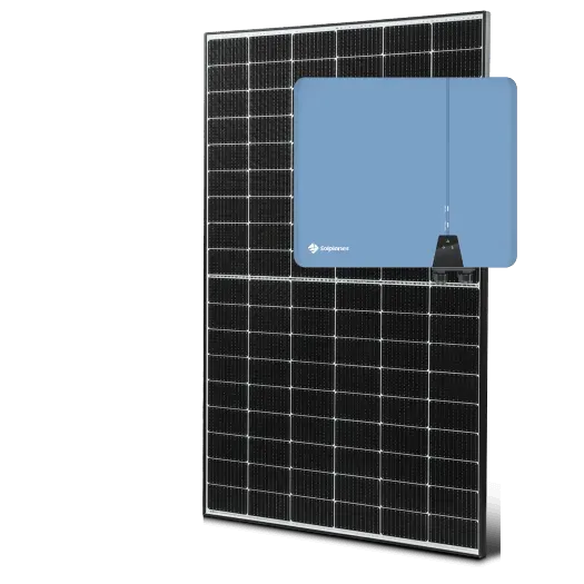 Ein schwarzes Solarpanel mit einer Nahaufnahme seiner strukturierten Oberfläche und einem blauen EngineerWare-Logo in der Ecke.